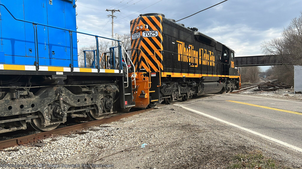 WE 7025 shoves stone for Shelly Materials up the EL westbound.